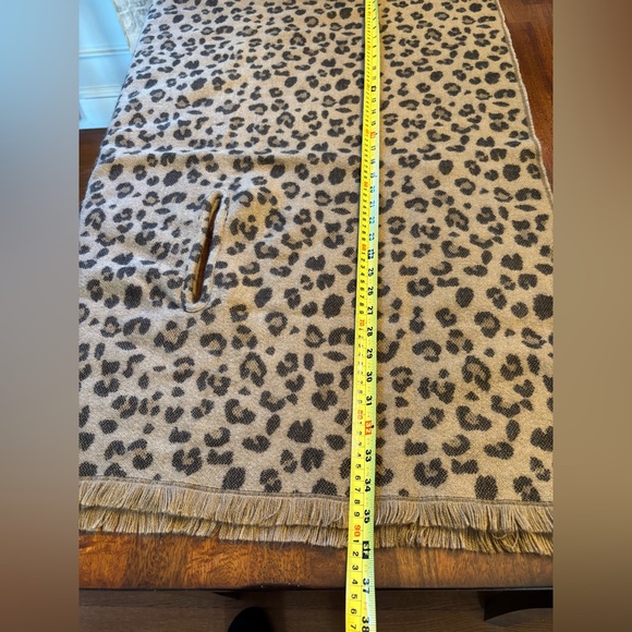 J. Crew Reversible Poncho Wrap Leopard EUC - Picture 9 of 9